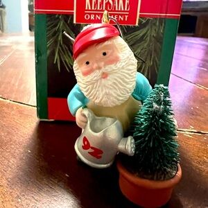 1992 Hallmark Keepsake Collection Green Thumb Santa Ornament